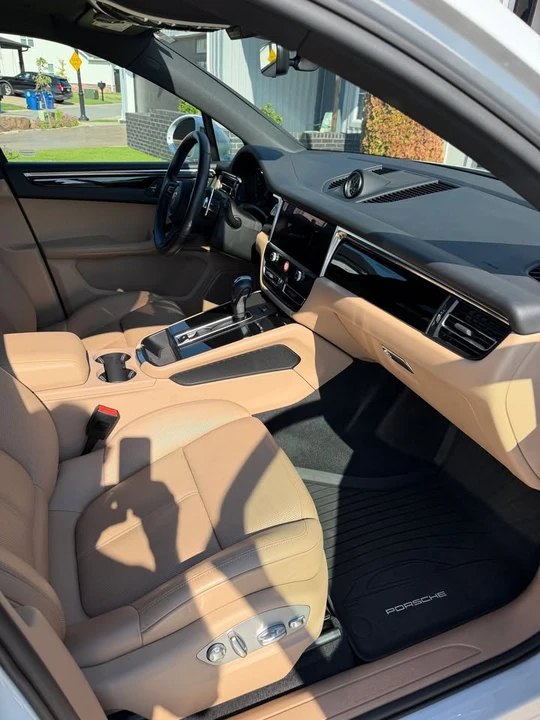 2024 Porsche Macan - Image 10 of 16