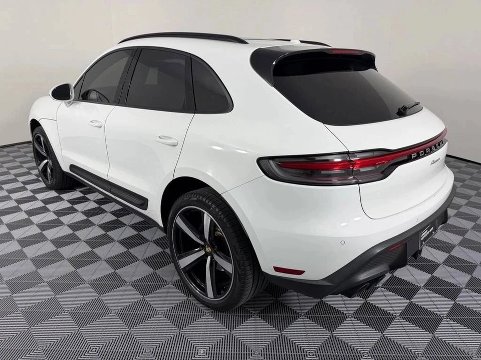 2024 Porsche Macan - Image 3 of 4