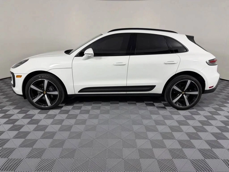 2024 Porsche Macan - Image 2 of 4