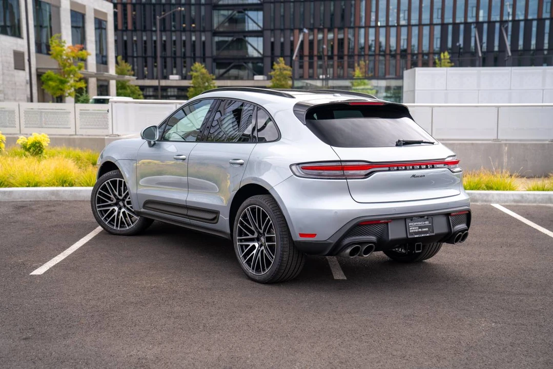 2024 Porsche Macan - Image 3 of 4