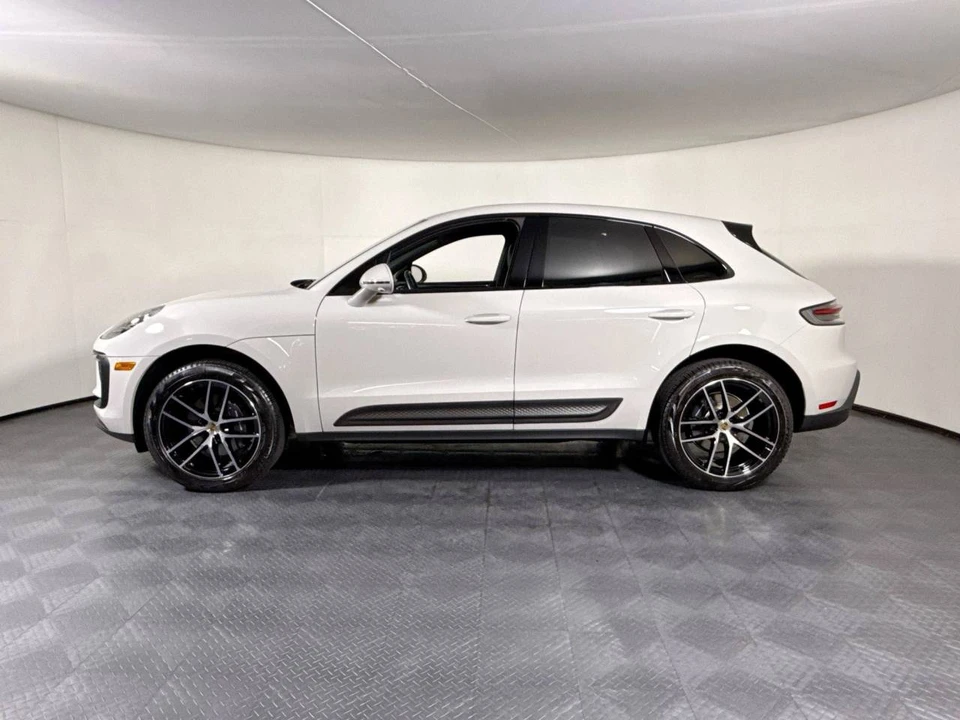 2024 Porsche Macan - Image 2 of 4