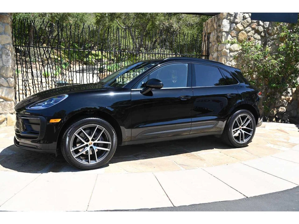 2024 Porsche Macan - Image 7 of 31