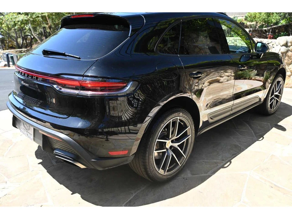 2024 Porsche Macan - Image 11 of 31