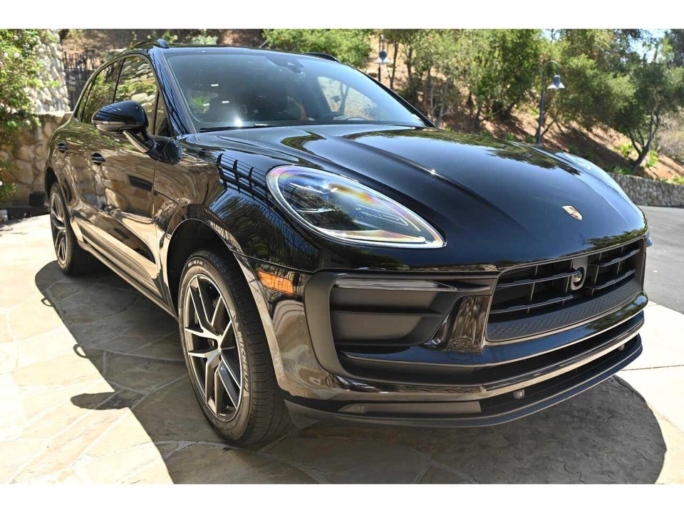 2024 Porsche Macan - Image 13 of 31