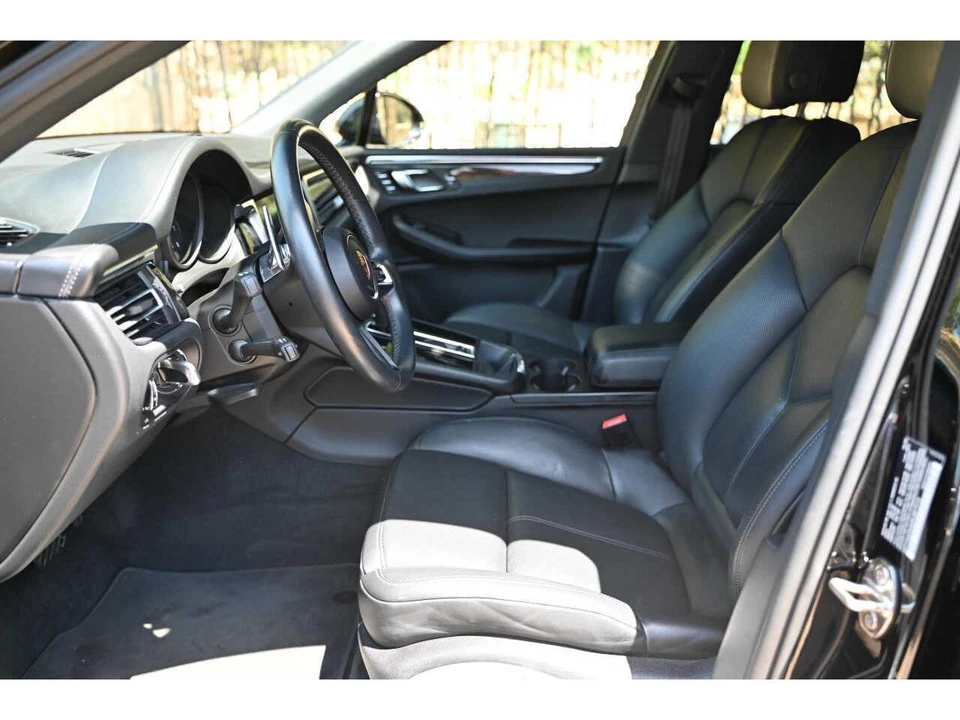 2024 Porsche Macan - Image 17 of 31
