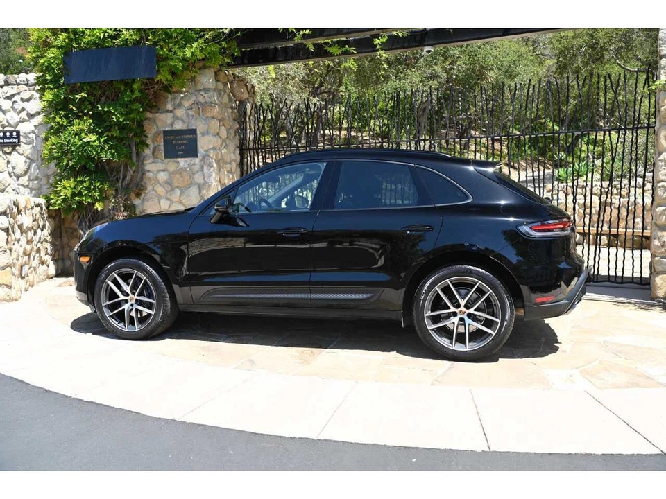 2024 Porsche Macan - Image 8 of 31