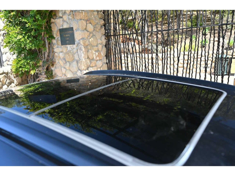 2024 Porsche Macan - Image 25 of 31