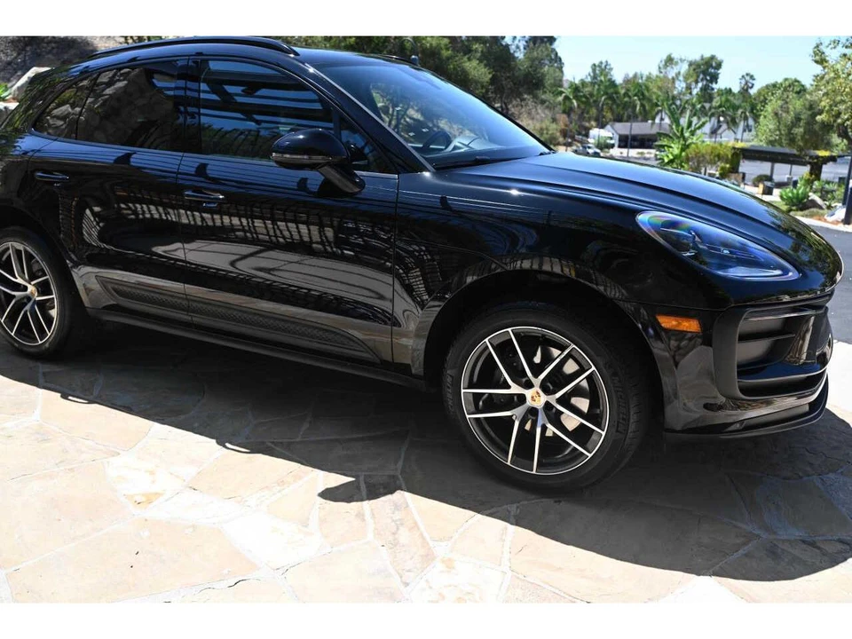 2024 Porsche Macan - Image 12 of 31