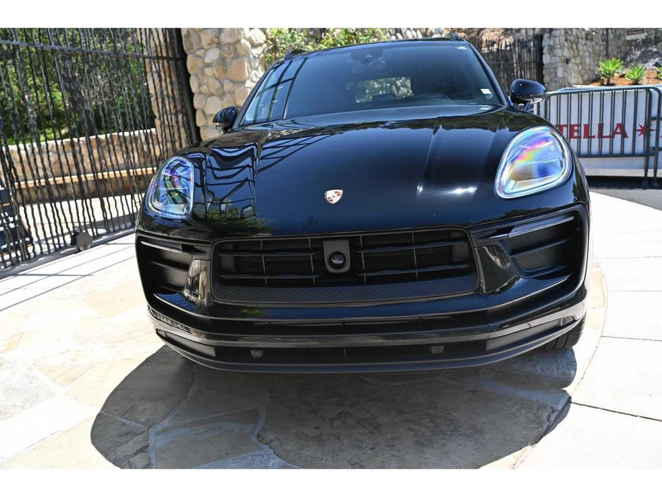 2024 Porsche Macan - Image 14 of 31