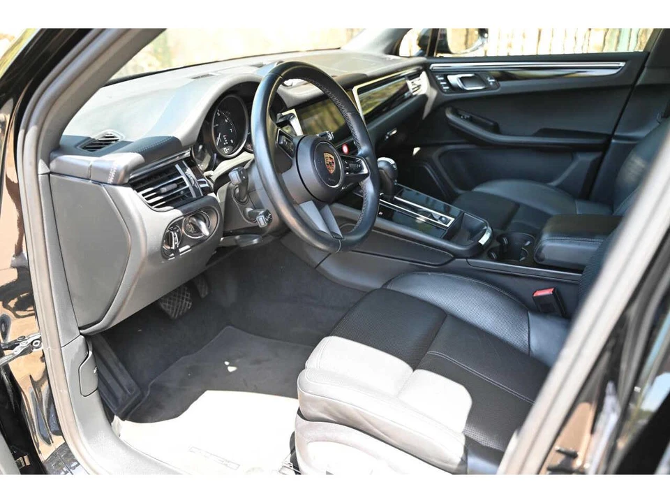 2024 Porsche Macan - Image 18 of 31