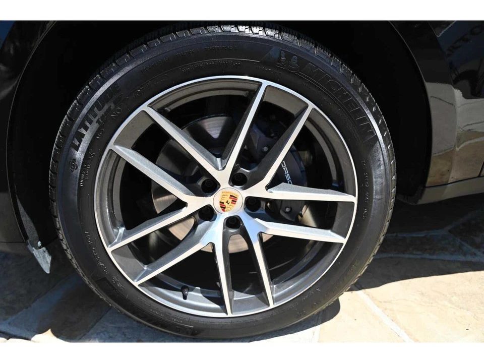 2024 Porsche Macan - Image 16 of 31