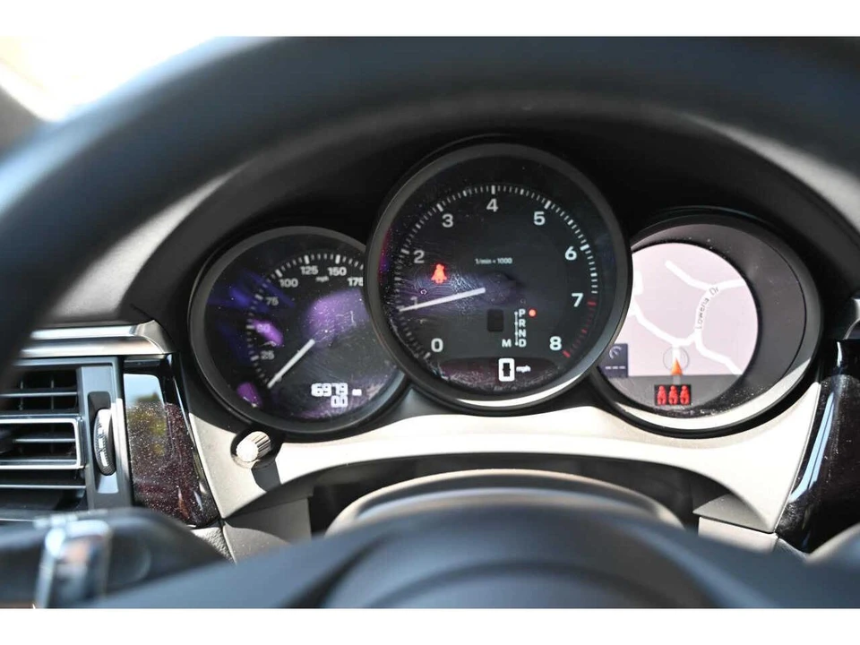 2024 Porsche Macan - Image 30 of 31