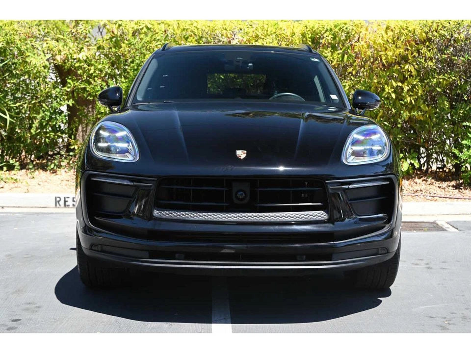 2024 Porsche Macan - Image 2 of 31