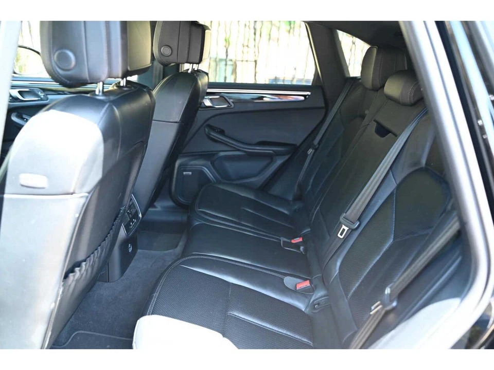 2024 Porsche Macan - Image 22 of 31