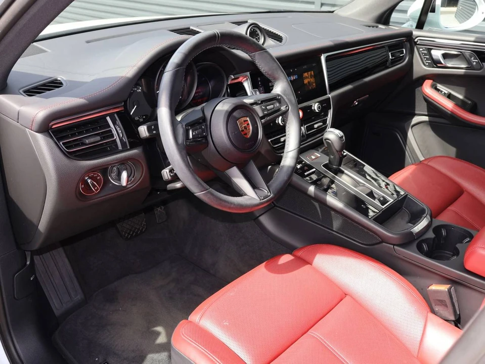 2024 Porsche Macan - Image 4 of 4