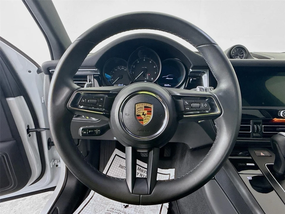 2024 Porsche Macan - Image 11 of 21