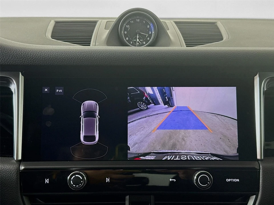 2024 Porsche Macan - Image 14 of 21