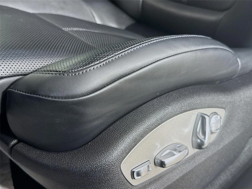 2024 Porsche Macan - Image 20 of 21