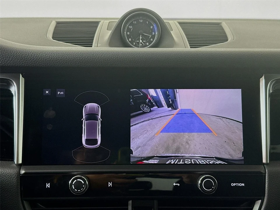 2024 Porsche Macan - Image 14 of 21