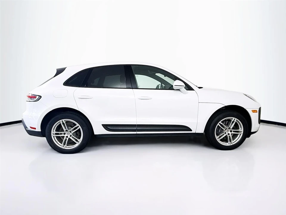 2024 Porsche Macan - Image 8 of 21