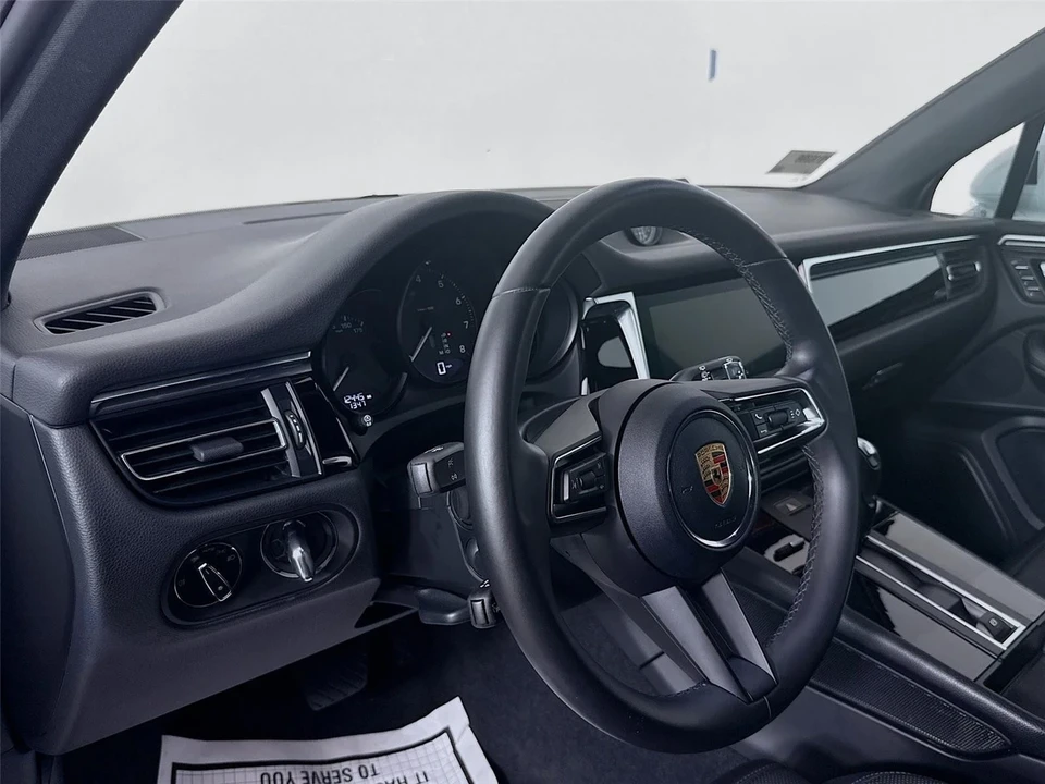 2024 Porsche Macan - Image 9 of 21
