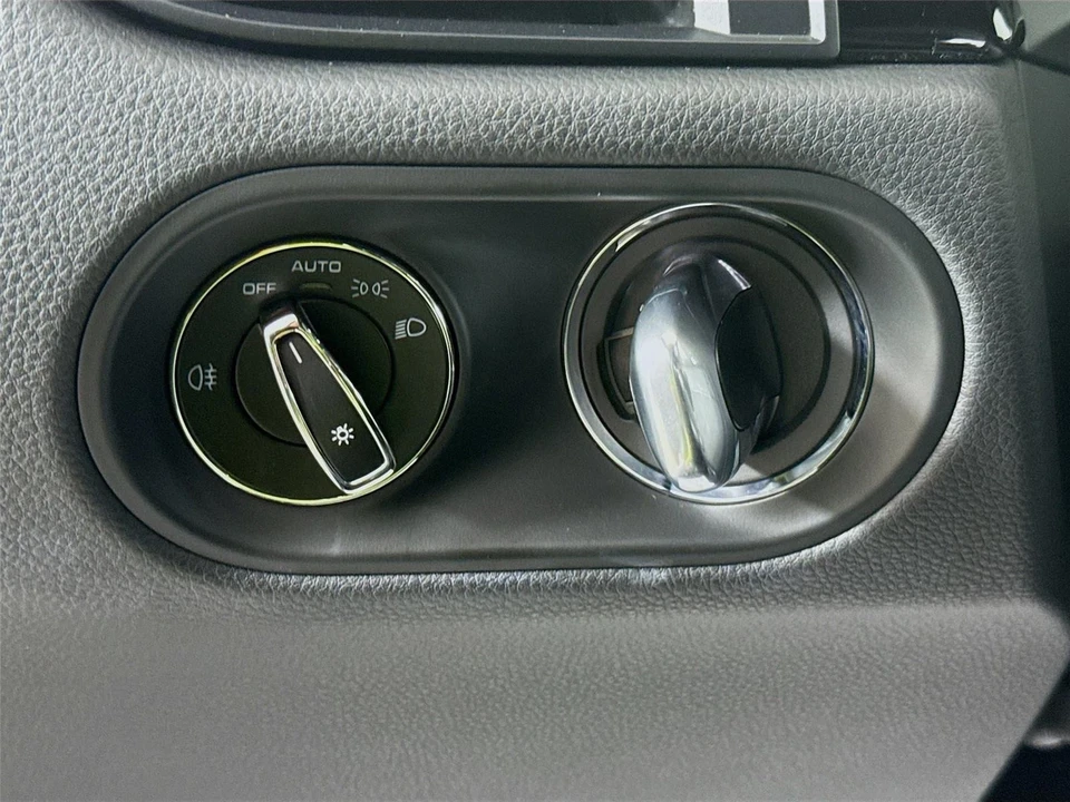 2024 Porsche Macan - Image 10 of 21