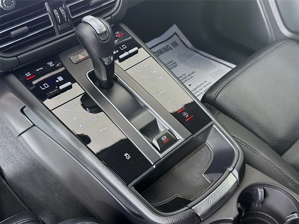 2024 Porsche Macan - Image 16 of 21