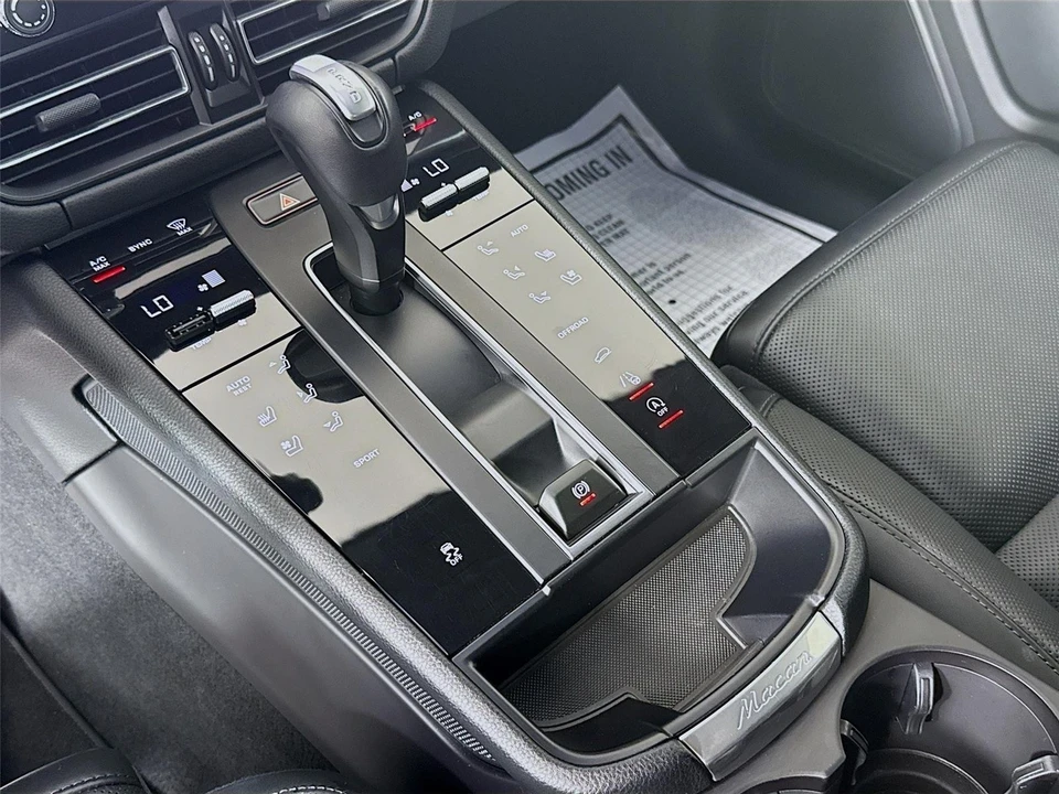 2024 Porsche Macan - Image 16 of 21