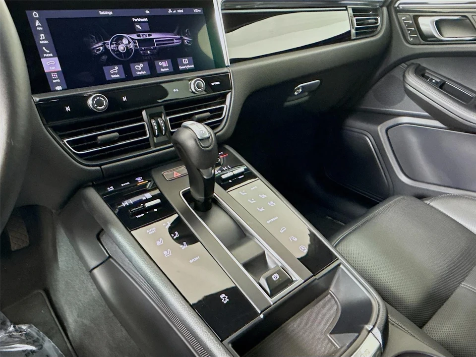 2024 Porsche Macan - Image 13 of 21