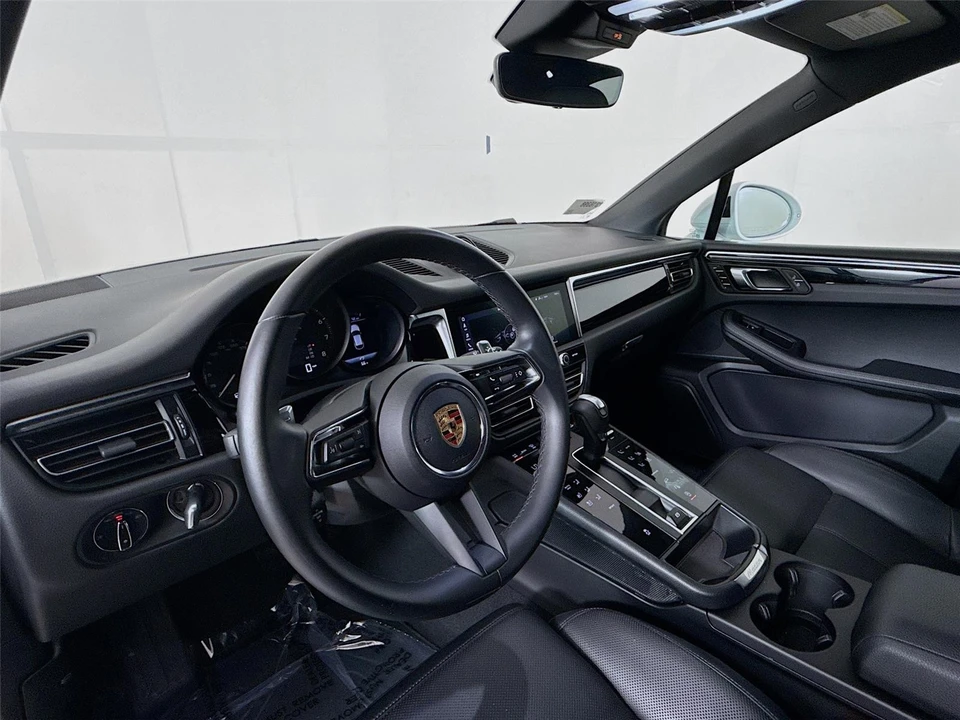 2024 Porsche Macan - Image 9 of 21