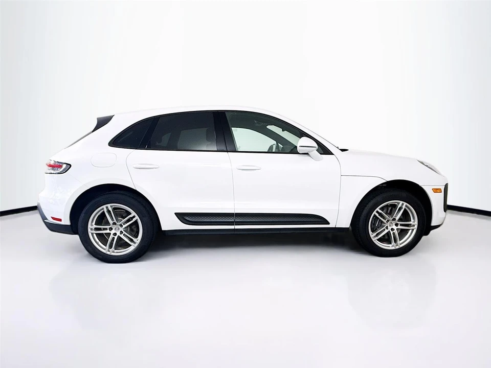 2024 Porsche Macan - Image 8 of 21