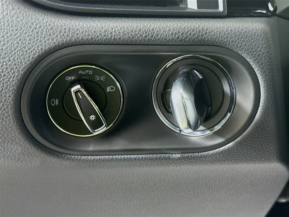 2024 Porsche Macan - Image 10 of 21
