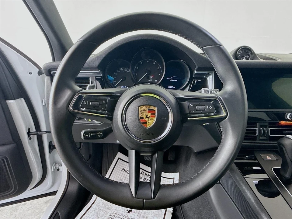 2024 Porsche Macan - Image 11 of 21