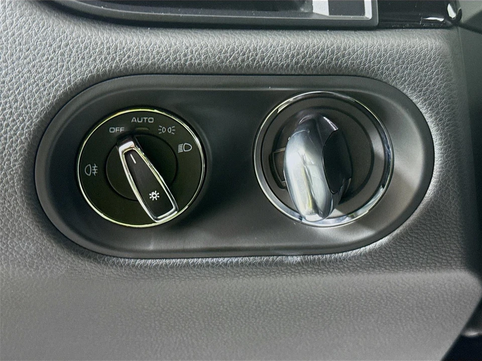 2024 Porsche Macan - Image 10 of 21
