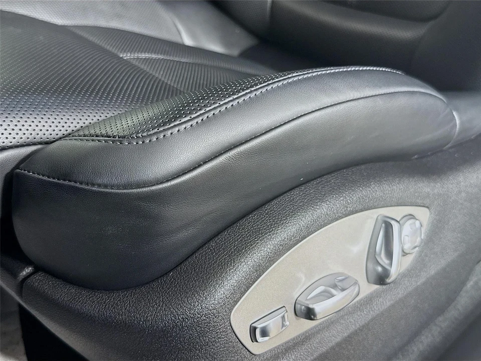 2024 Porsche Macan - Image 20 of 21
