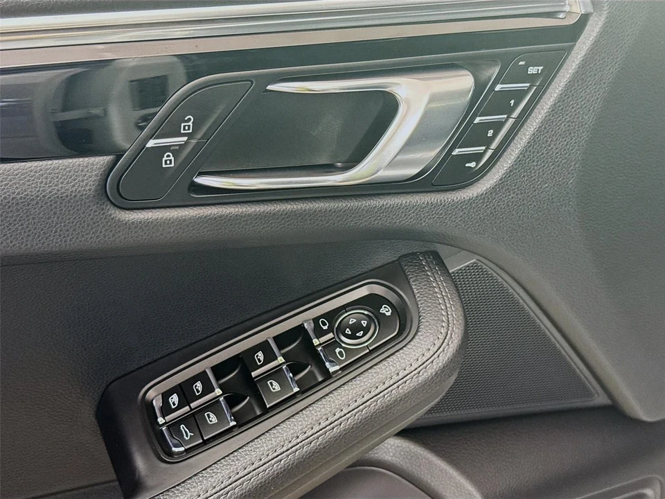 2024 Porsche Macan - Image 18 of 21