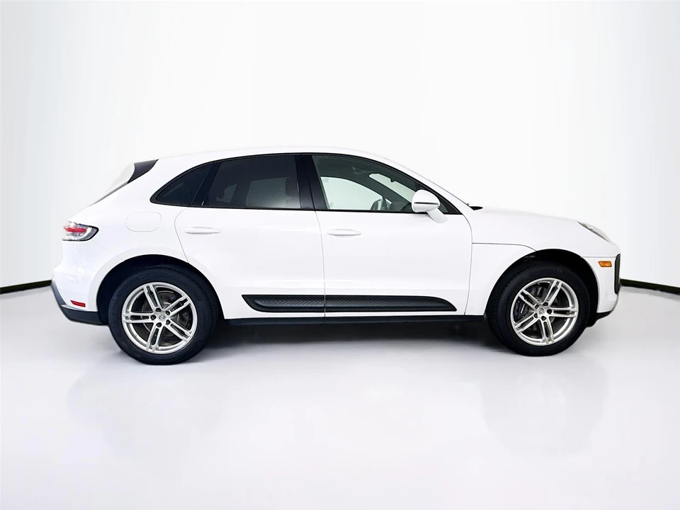 2024 Porsche Macan - Image 8 of 21