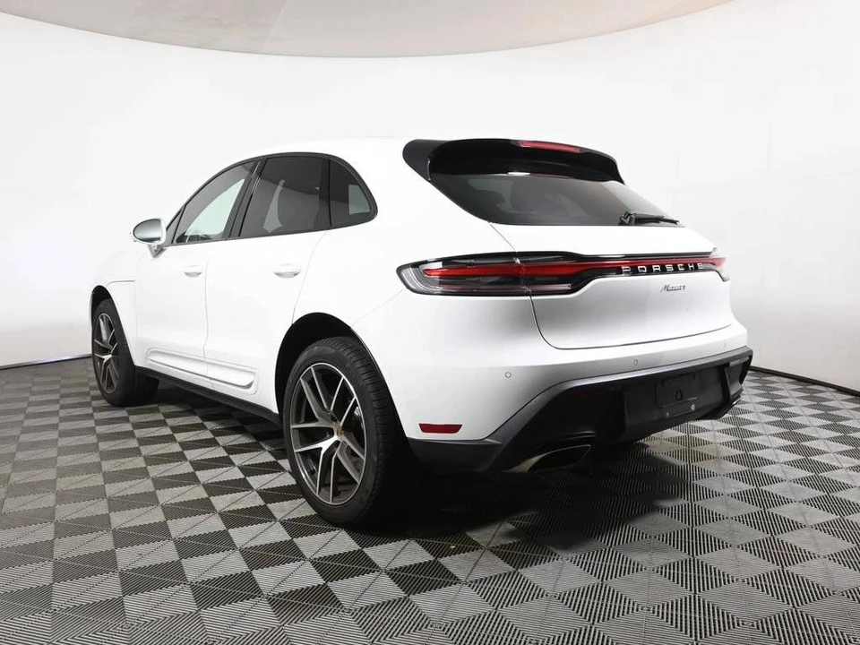 2024 Porsche Macan - Image 3 of 4