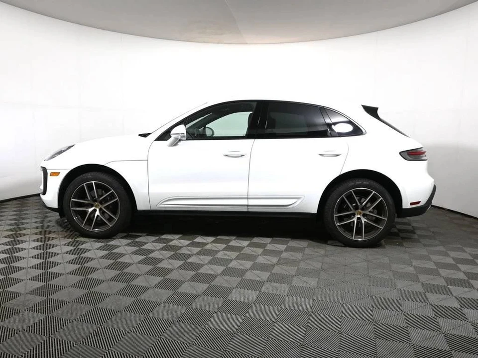 2024 Porsche Macan - Image 2 of 4