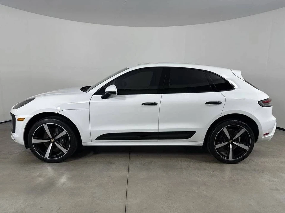2024 Porsche Macan - Image 2 of 4