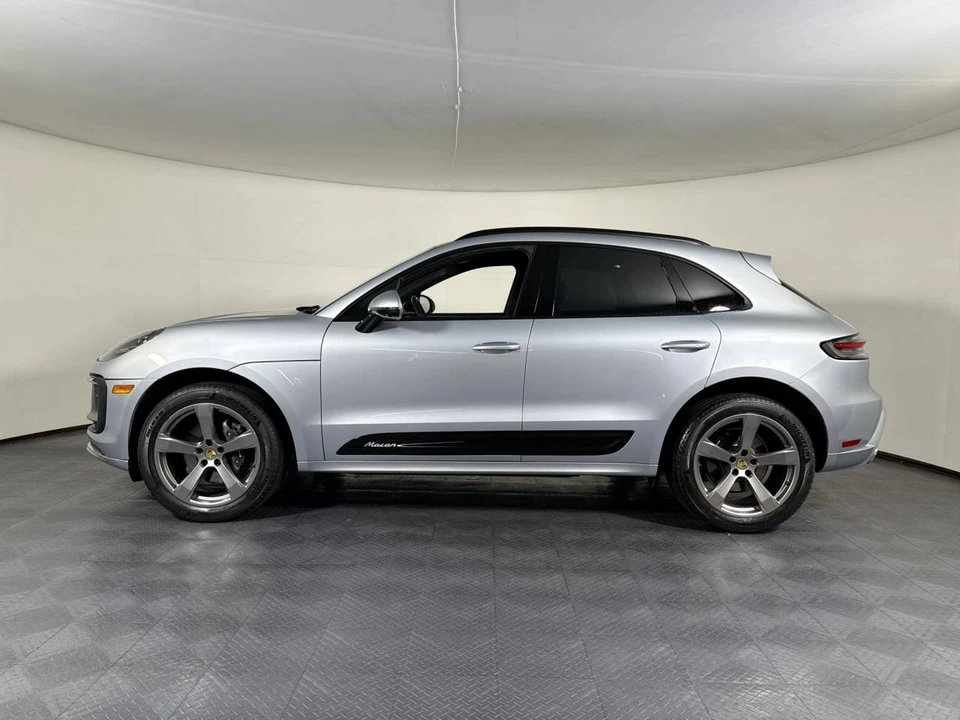 2024 Porsche Macan - Image 2 of 4