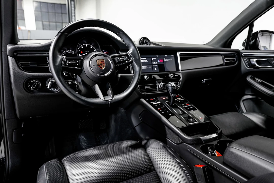 2024 Porsche Macan - Image 9 of 12
