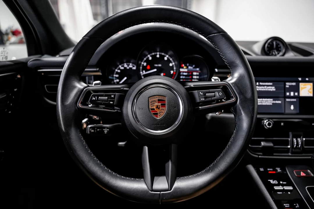 2024 Porsche Macan - Image 10 of 12