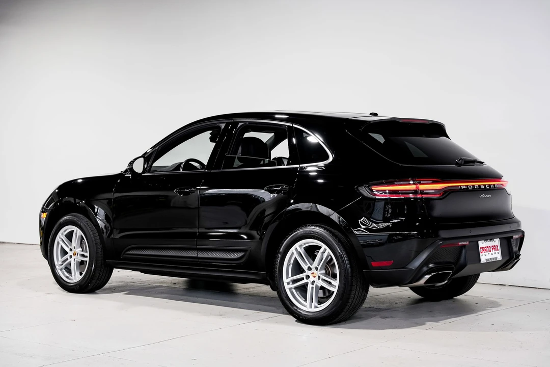 2024 Porsche Macan - Image 8 of 12