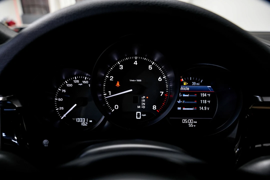 2024 Porsche Macan - Image 11 of 12