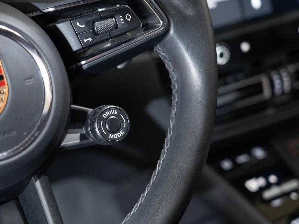 2024 Porsche Macan - Image 23 of 29