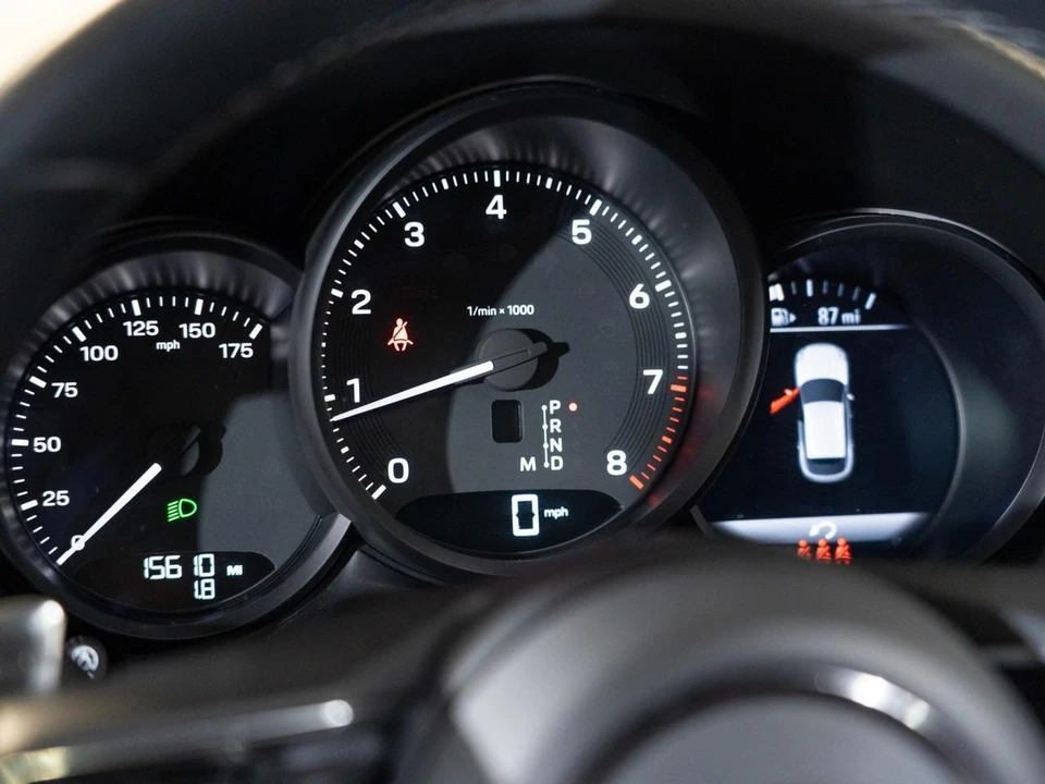 2024 Porsche Macan - Image 19 of 29