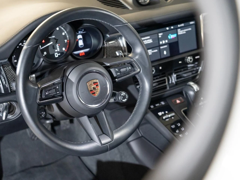 2024 Porsche Macan - Image 15 of 29