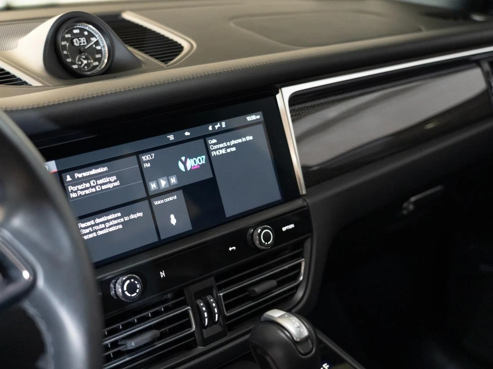 2024 Porsche Macan - Image 21 of 29