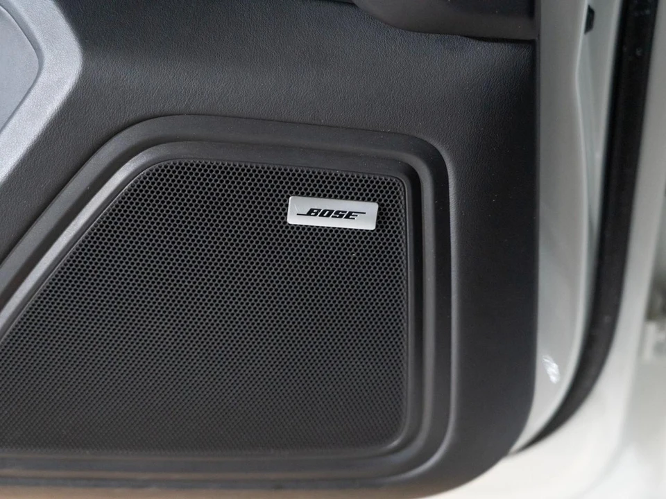 2024 Porsche Macan - Image 18 of 29